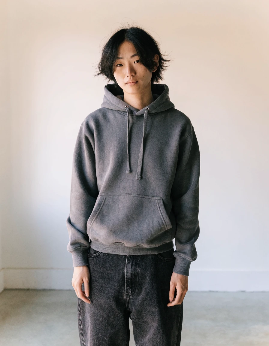 Basic Hoodie in grey, front.