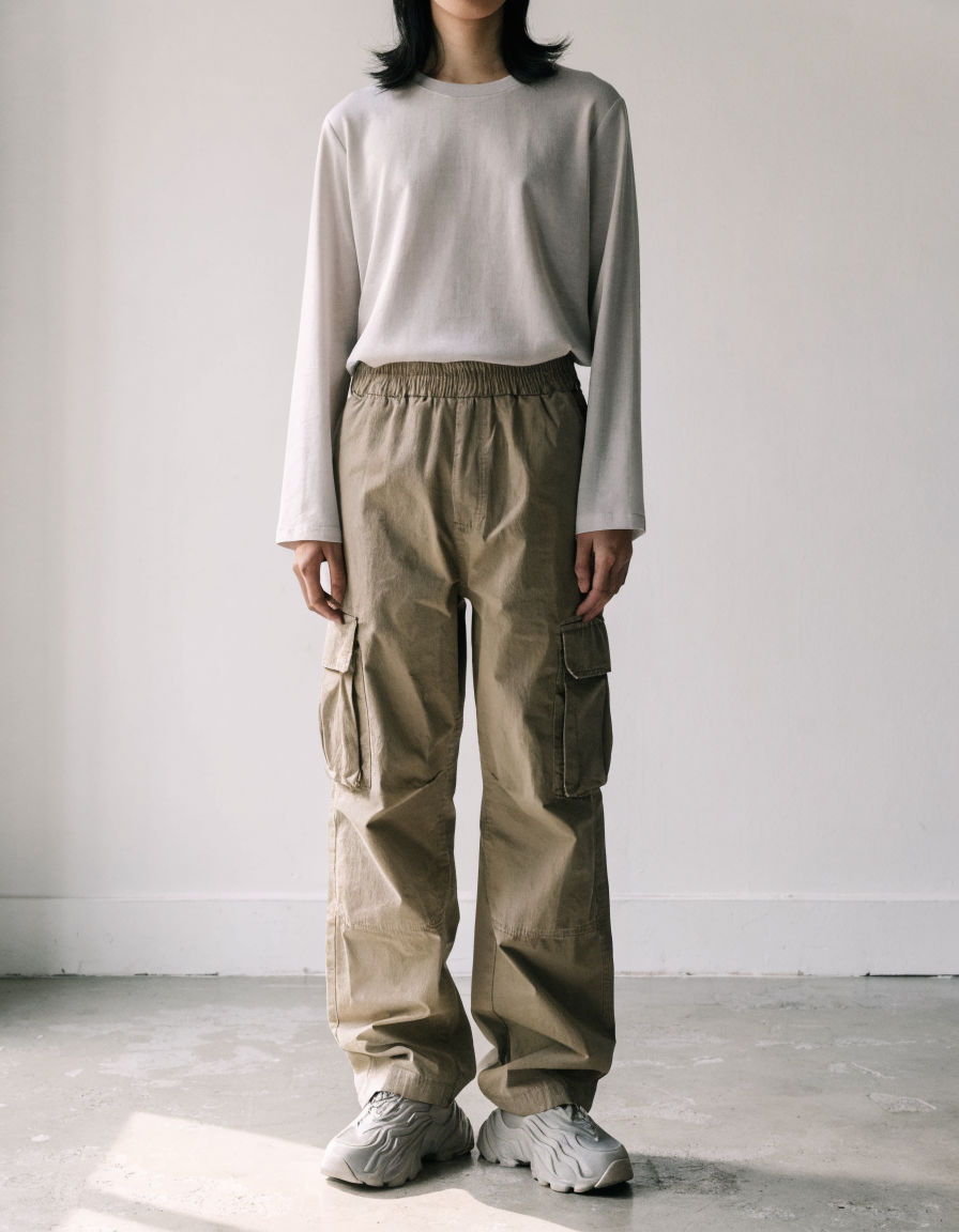 Cargo Pants in khaki, front.