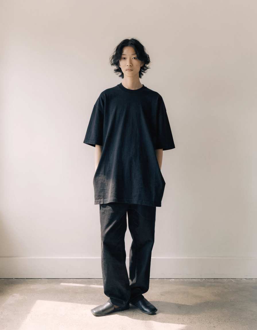 Oversized T-Shirt in black, front.
