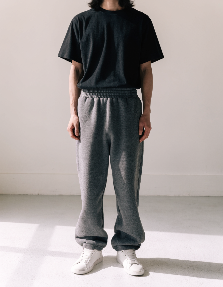 Sweatpants in grey, front.